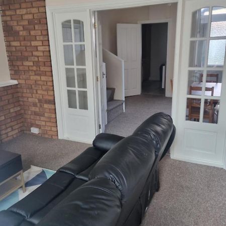 Cheerful 3-Bedroom House Brierley Hill Exterior foto